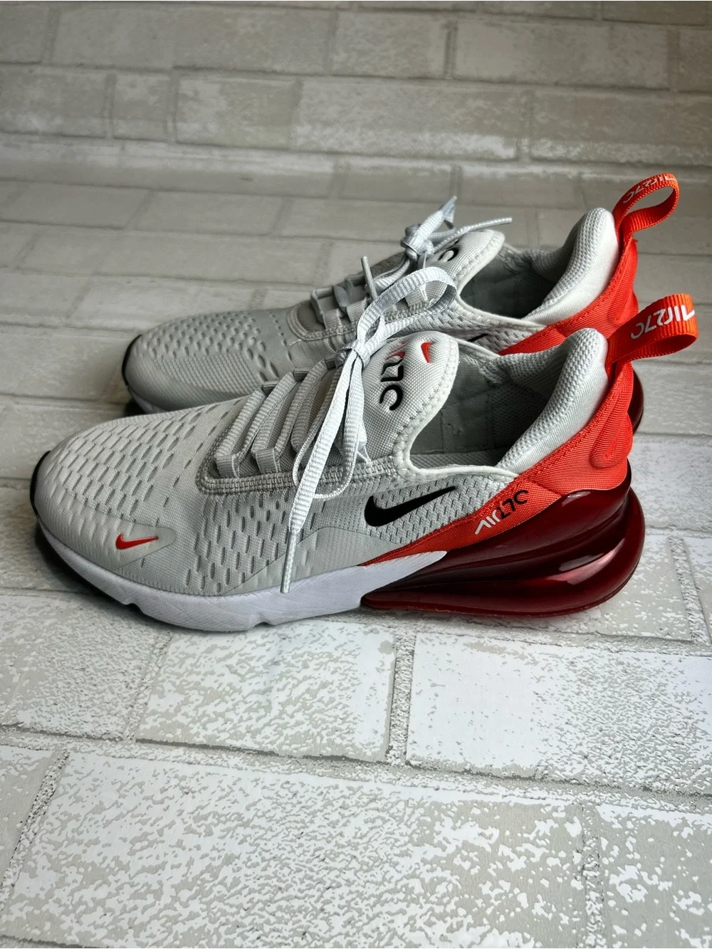 Nike Air Max 270 White with Red Accents Sneakers Y7 Woman’s 8.5